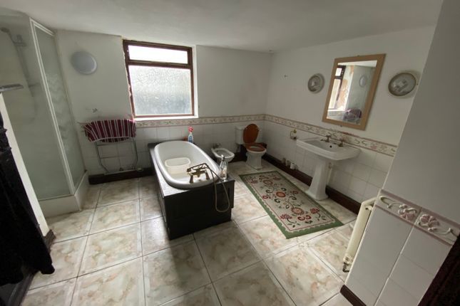 Shared accommodation for sale in Springhurst Road, Shipley, West Yorkshire