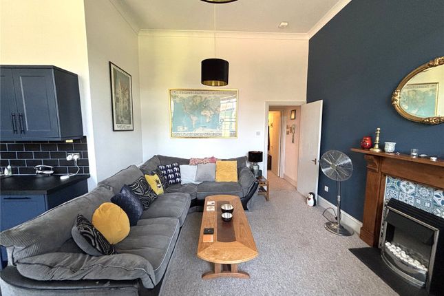 Flat 5, Derutzen,, Market Street, Pembrokeshire photo 4