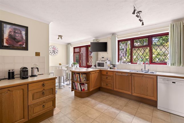 11, Cherry Tree Close, Worthing photo 3