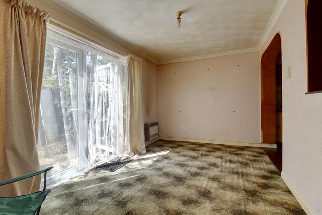 9, Sherfield Avenue, Havant photo 4