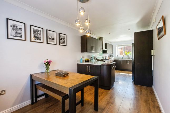 33, Gleneagles Drive, West Yorkshire photo 3