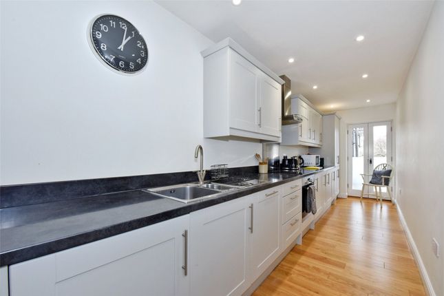 Flat to rent in Tuns Lane, Henley-On-Thames, Oxfordshire
