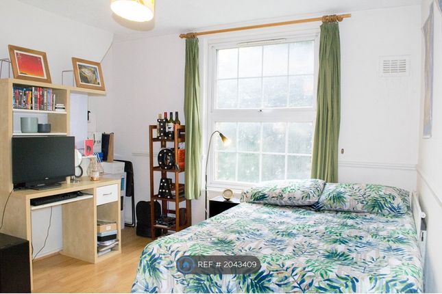 Thumbnail Room to rent in Newbery House, London