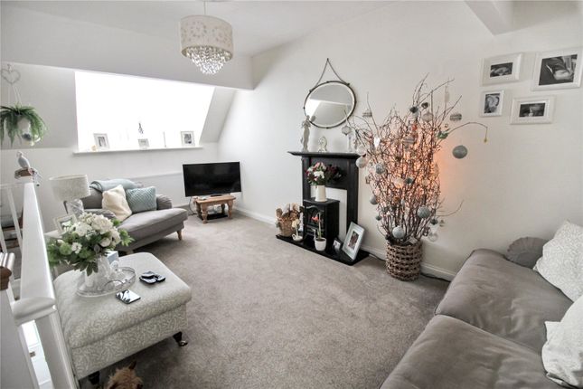 39, Pennine Way, Swindon photo 2