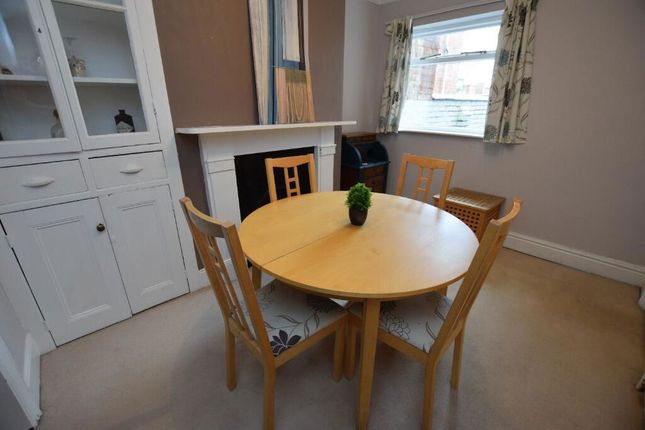 10, Clarke Road, Northampton photo 4