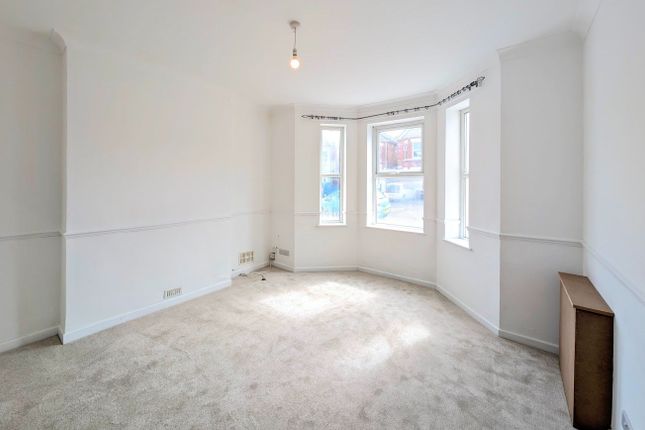 11,Flat 2, Woodend Road, Bournemouth photo 2