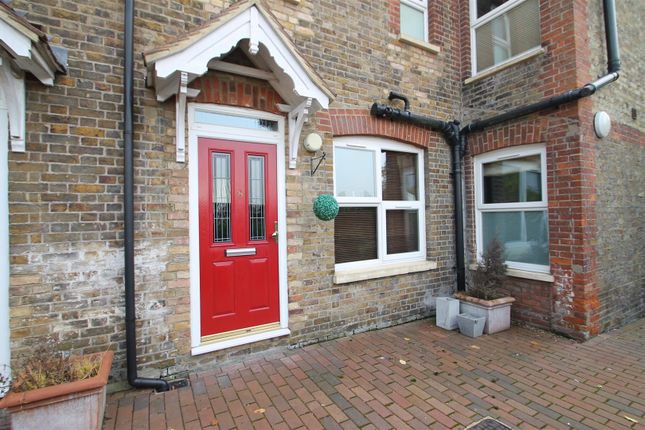 Maisonette to rent in Cricket View, London Road, Walk Of Station