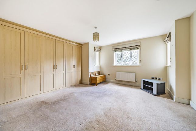 Flat for sale in Cherry Tree Way, Stanmore