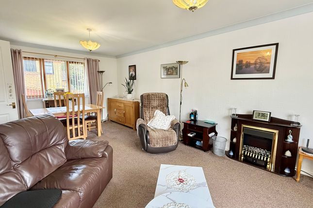 1 Craighead Gardens, Lesmahagow, Lanark photo 3