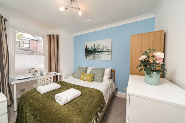 Room to rent in Swansea Road, Reading