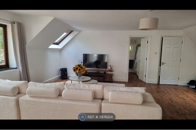 The Coach House, Brook Road Coate, Swindon photo 2