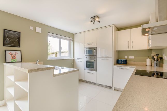 14, Clos Ystwyth, Caldicot photo 2