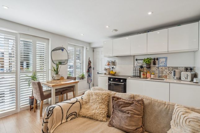 2 Park Mews Park Road, Bushey photo 3