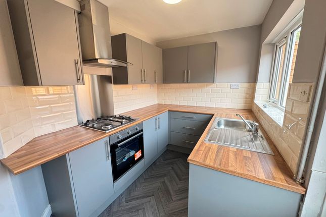 15, Brierley Hill photo 3