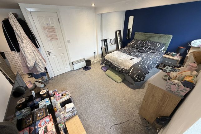 Room 1, 6, Woodside Terrace, West Yorkshire photo 2