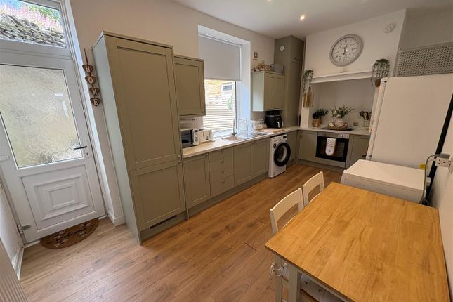 11a, Spring Holes Lane, Bradford photo 4