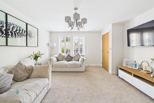16, Millers Green, Worsthorne photo 3