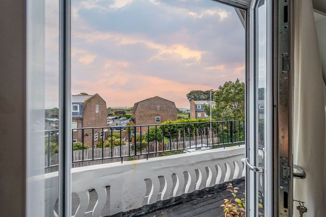 Top Flat, 4 Eastern Terrace St. Georges Road, Southsea photo 4