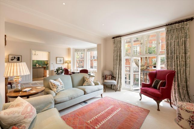 Flat for sale in St Loo Court, St Loo Avenue, Chelsea, London SW3.