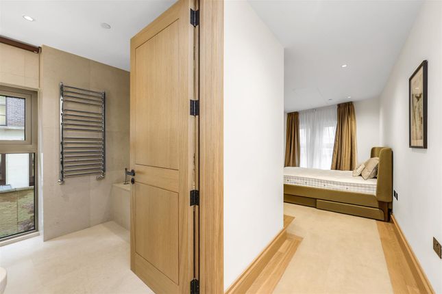 Flat to rent in John Islip Street, London