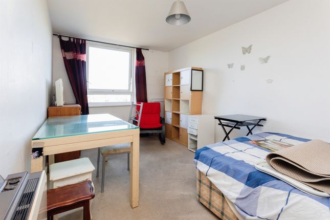 Flat for sale in Dome Way, Redhill