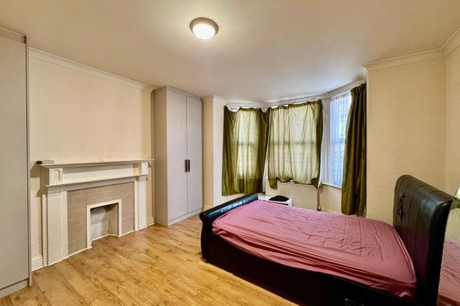 18A, District Road, Wembley photo 3