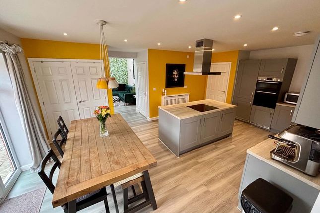 25, SOWERBY STREET, THATCHAM photo 3