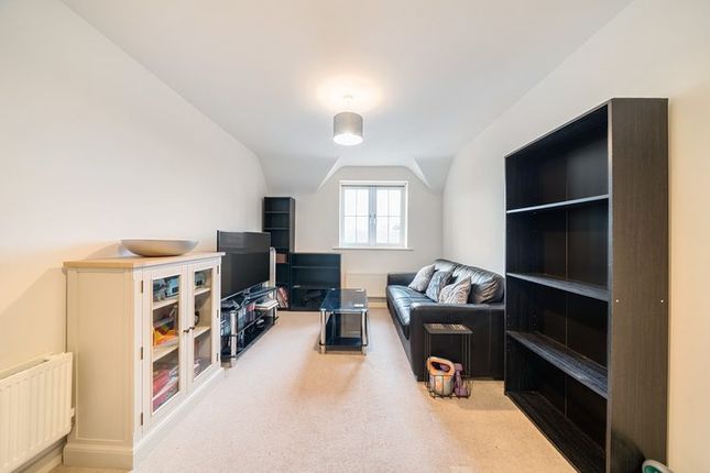 Flat for sale in Trenchard Close, Walton On Thames, Surrey