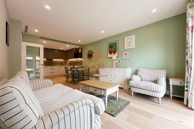 52 Westwood Building, 4 Lockgate Road, London photo 3