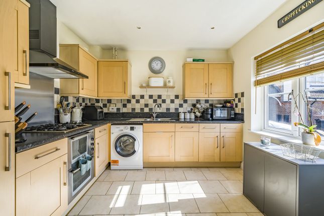 7, Apple Tree Close, Buckinghamshire photo 2