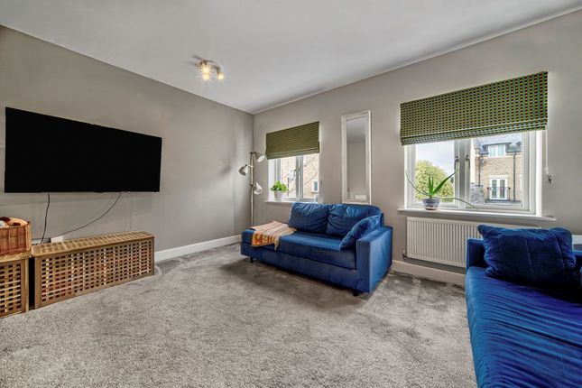 69, Marbaix Gardens, Isleworth photo 2