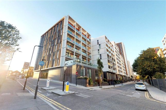 Thumbnail Flat for sale in Roseberry Place, London