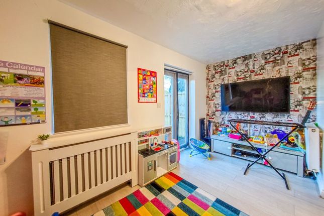 End terrace house for sale in Battery Road, London