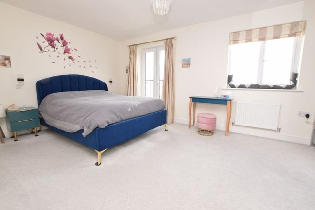 Town house for sale in Woodland Close, Godalming