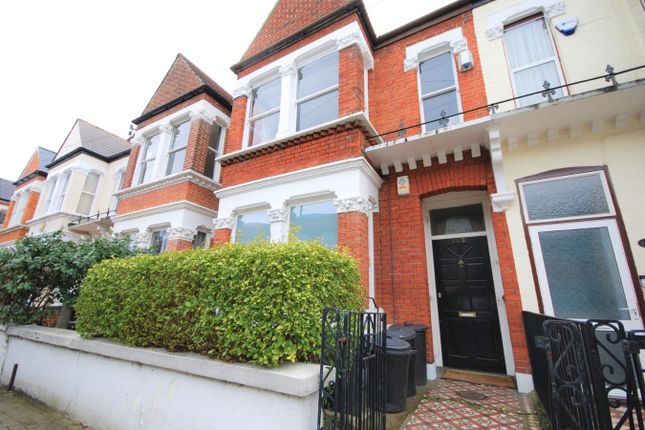 MAN  7/5 113B, Boundaries Road, Balham photo 5