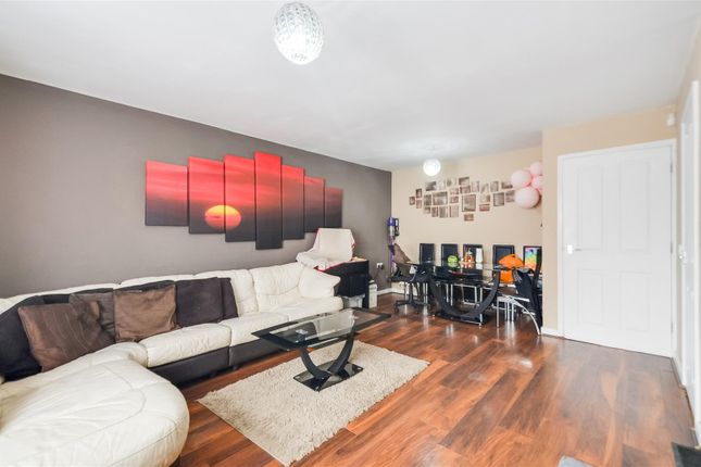 3, Aspen Grove, Pinner photo 3