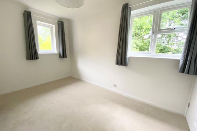 11, Hawkswell Walk, Woking photo 5