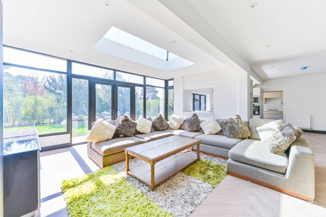 Thumbnail Bungalow to rent in Webb Estate, Purley