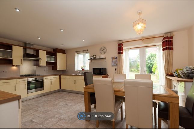 Langley Avenue, Worcester Park photo 4