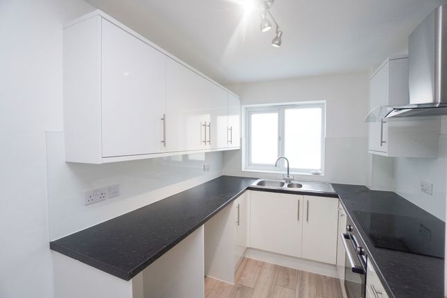 65 Knaves Hollow, High Wycombe photo 3