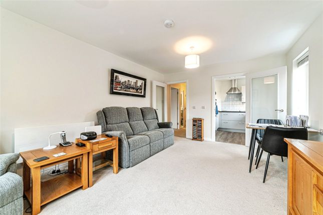 25 Austen Lodge,, London Road, Hampshire photo 2