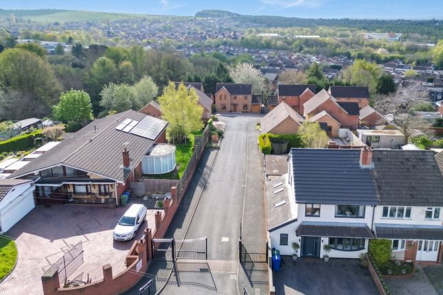 3, Willows Croft, Cannock photo 2