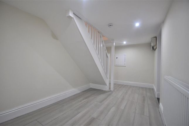 Flat 1 Room 2, 24, Knaresborough Road, North Yorkshire photo 4