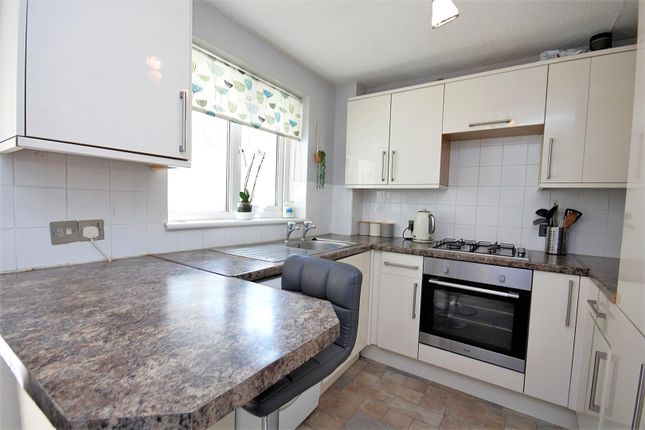 21, Ravenswood, Titchfield Common photo 4