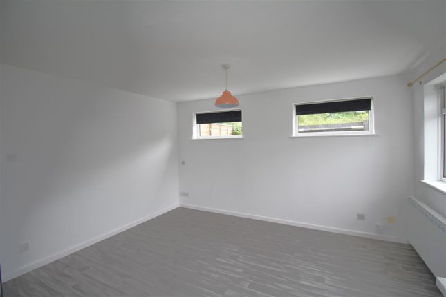 84, Manorfield, Ashford photo 3