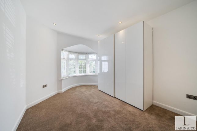 70, Mount Park Road, Pinner photo 3