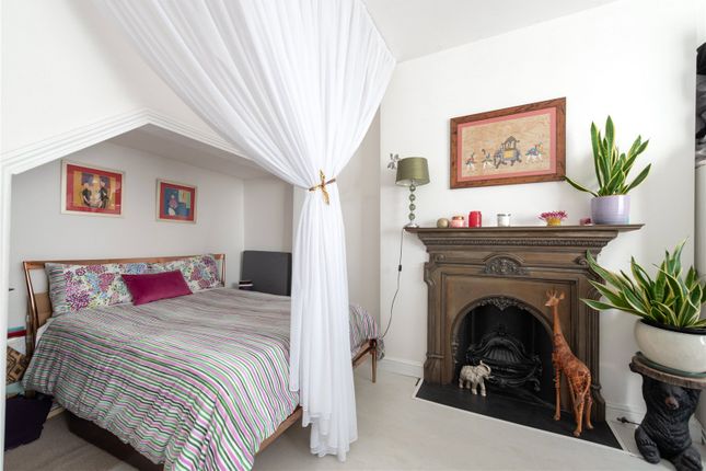 Flat 5, 38, Belsize Square, London photo 3