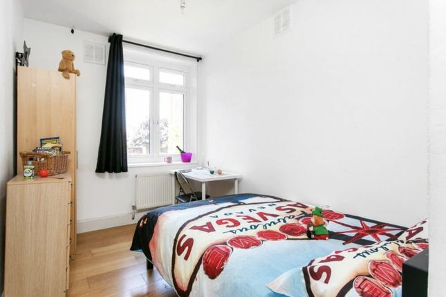 Flat 276, Banister House, London photo 3