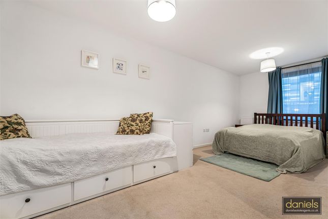 46, Williams Way, Wembley photo 3