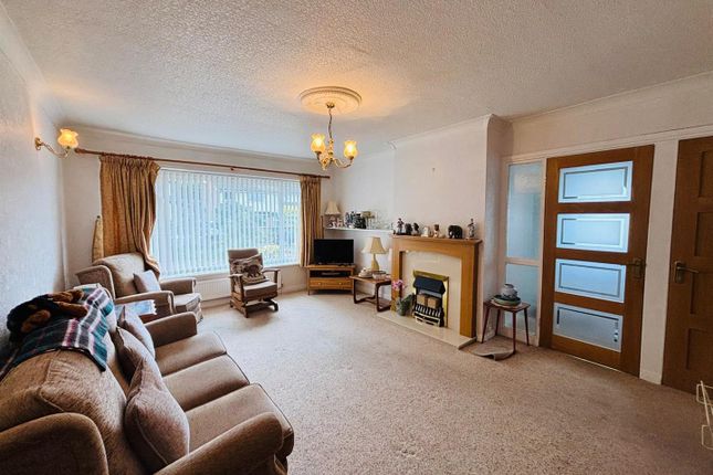 5, Layton Park Croft, Leeds photo 2